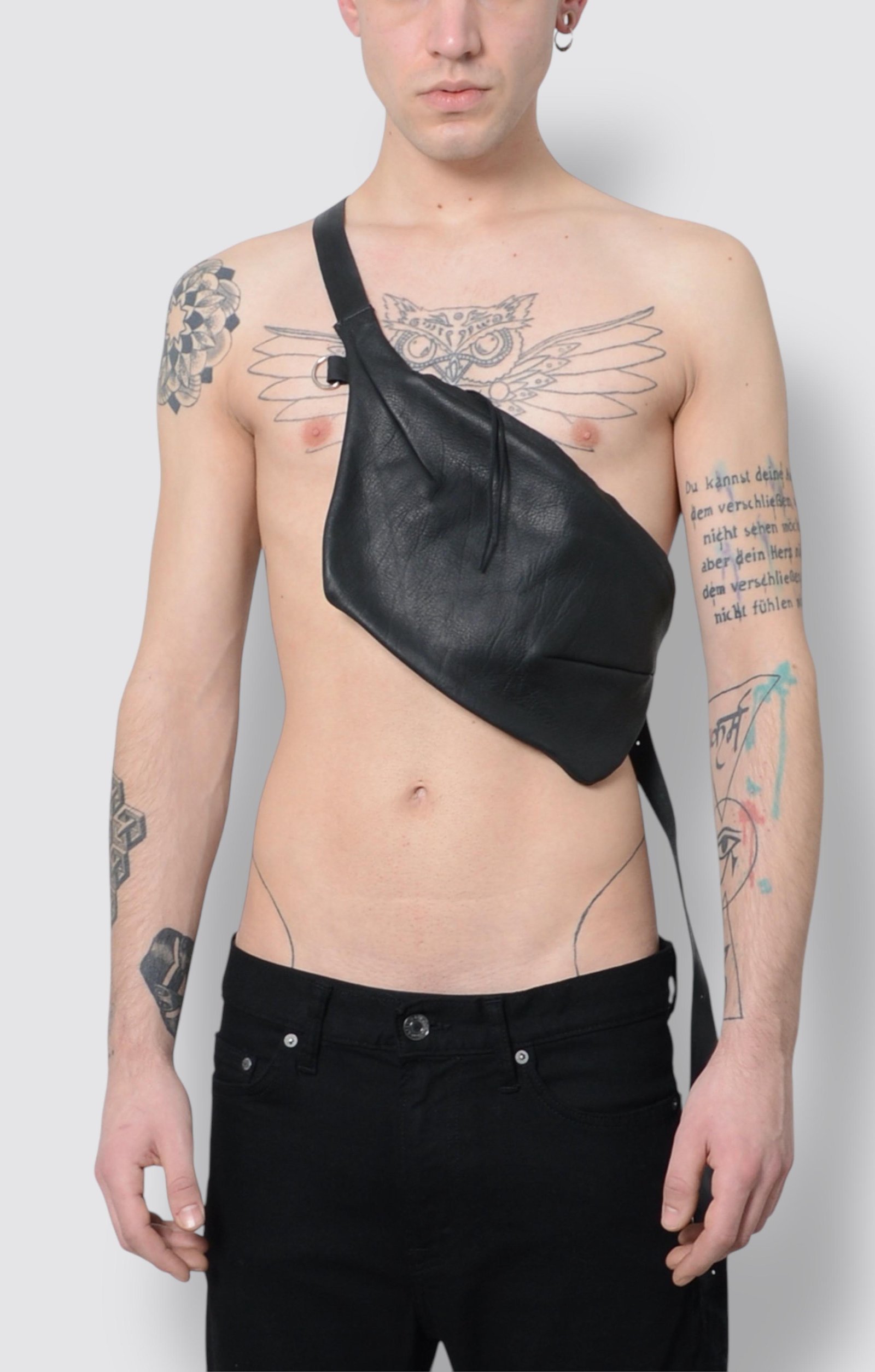 handmade leather crossbody bag with metal zipper”